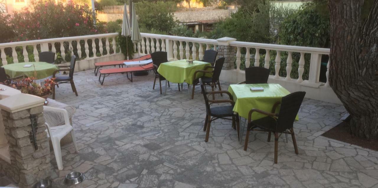 Guesthouse Antonija Велі-Лошинь Екстер'єр фото